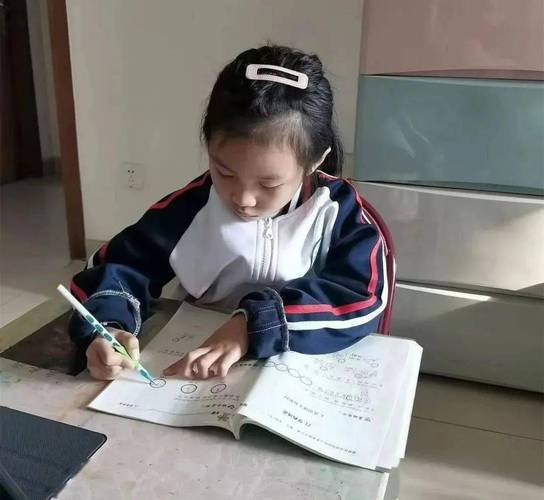 线下线上都模范 小小标兵勇争先